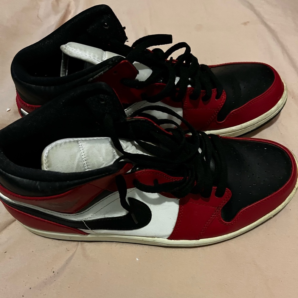 Jordan 1 mid